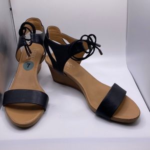 New Never Worn Franco Sarto Daniella Wedge Sandals sz 7